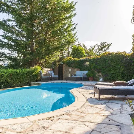 Mounty Island Avra-calma