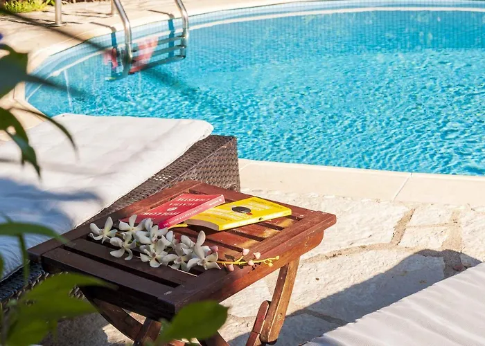 Mounty Island Avra-calma *