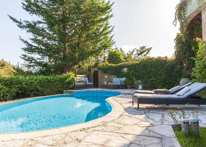 Mounty Island Avra-calma