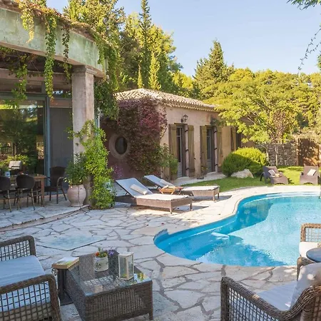 Mounty Island Avra-calma