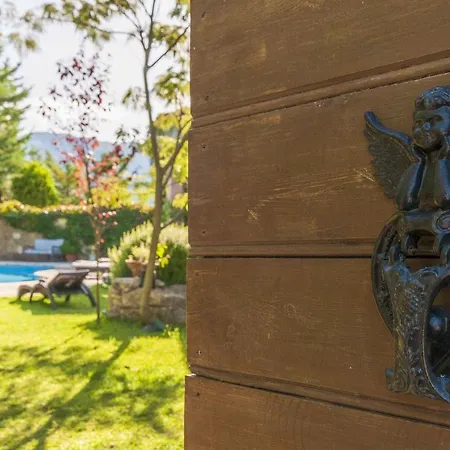 Mounty Island Avra-calma