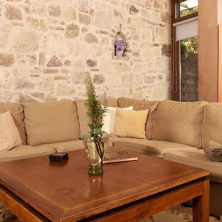 Vilă Mounty Island Avra-calma *