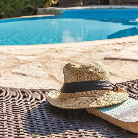 Vilă Mounty Island Avra-calma *