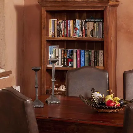 Mounty Island Avra-calma Willa Lazaráta