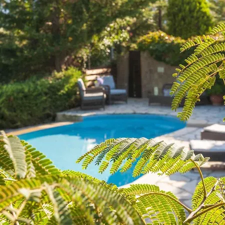 Vilă Mounty Island Avra-calma *