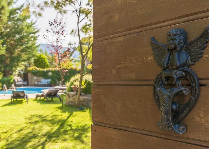 Mounty Island Avra-calma