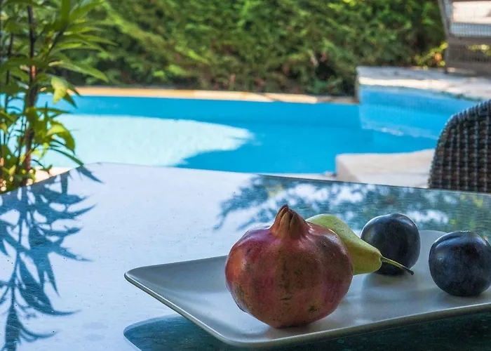 Mounty Island Avra-calma Willa *