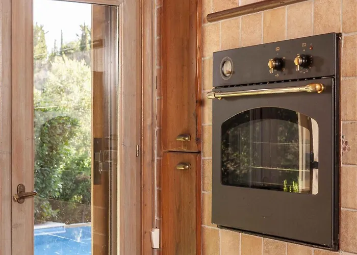 Mounty Island Avra-calma Willa *