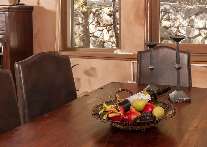 Willa Mounty Island Avra-calma *