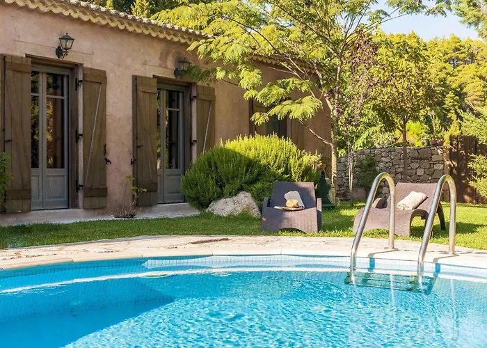 Willa Mounty Island Avra-calma