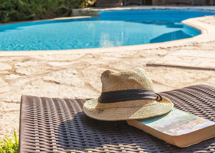 Willa Mounty Island Avra-calma *