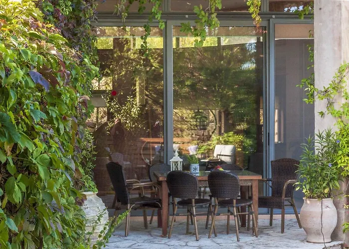 Mounty Island Avra-calma Willa *