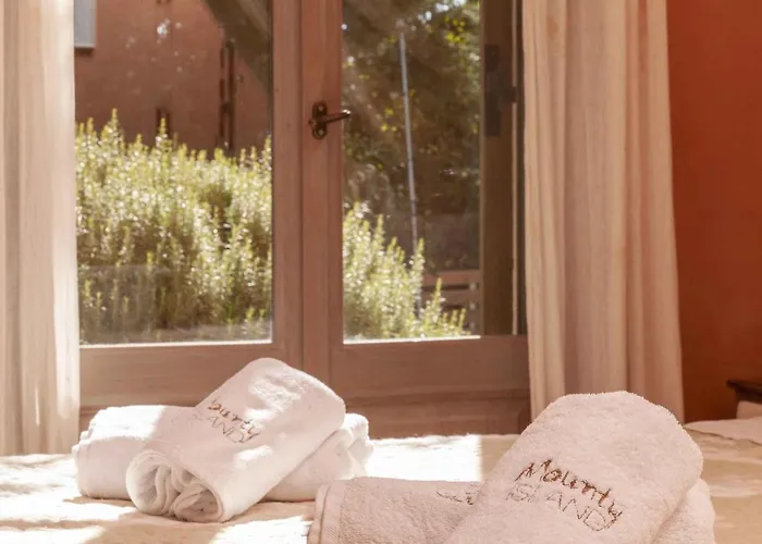 Mounty Island Avra-calma Willa Lazaráta