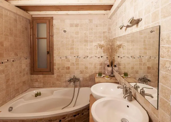 Mounty Island Avra-calma Willa Lazaráta